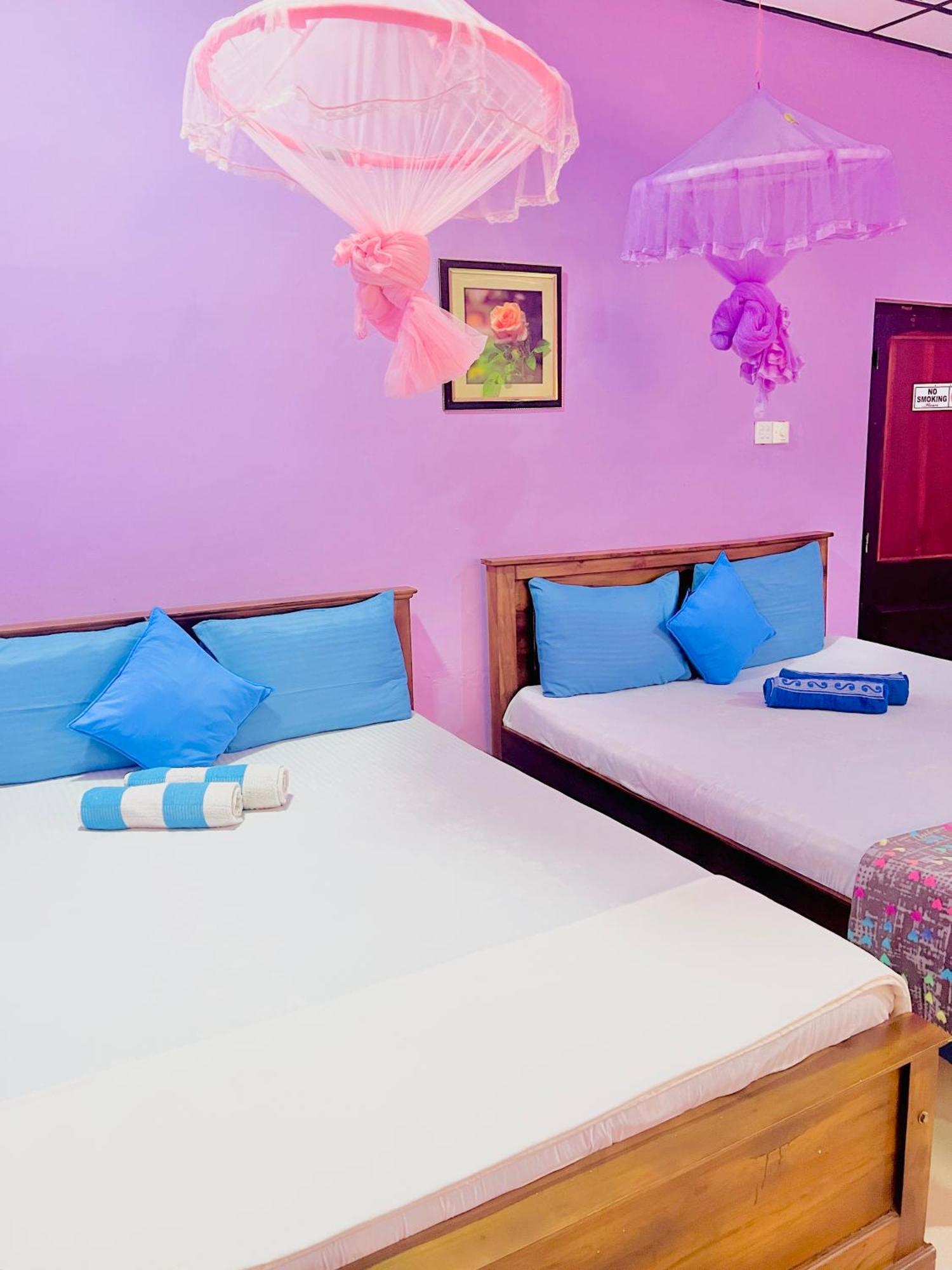 Gloriya Mathews Hotel Negombo Exterior foto