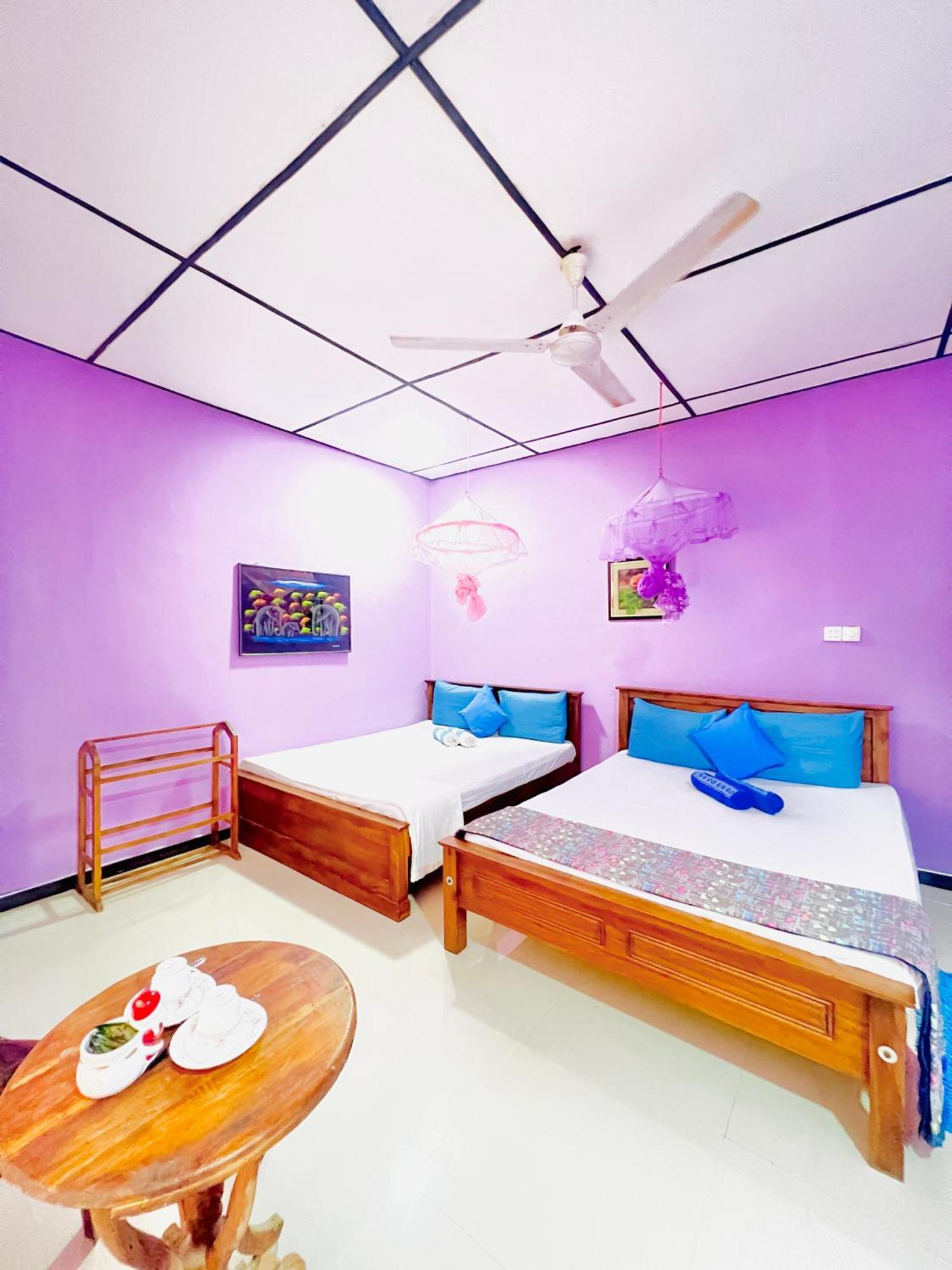 Gloriya Mathews Hotel Negombo Exterior foto