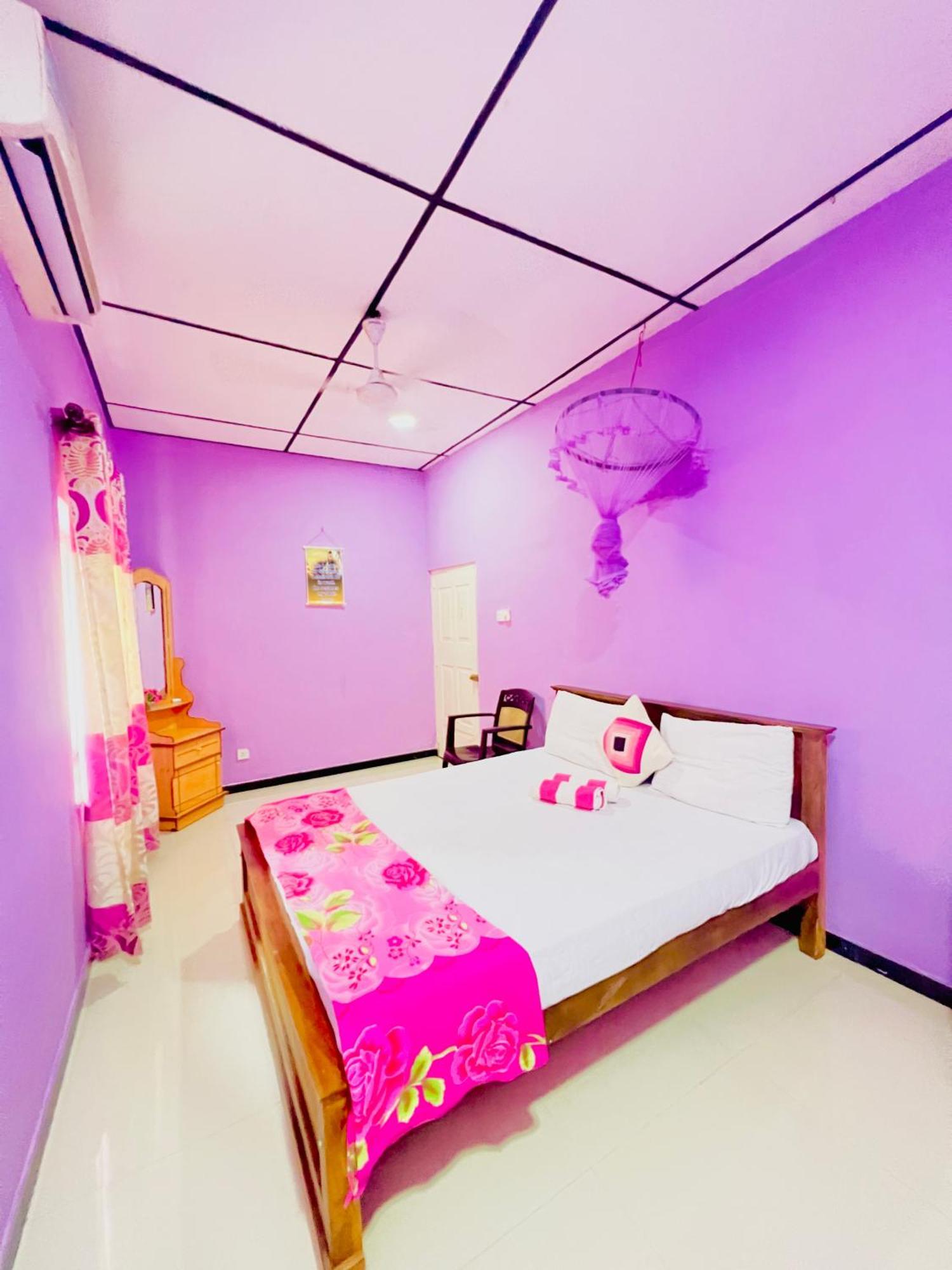 Gloriya Mathews Hotel Negombo Exterior foto