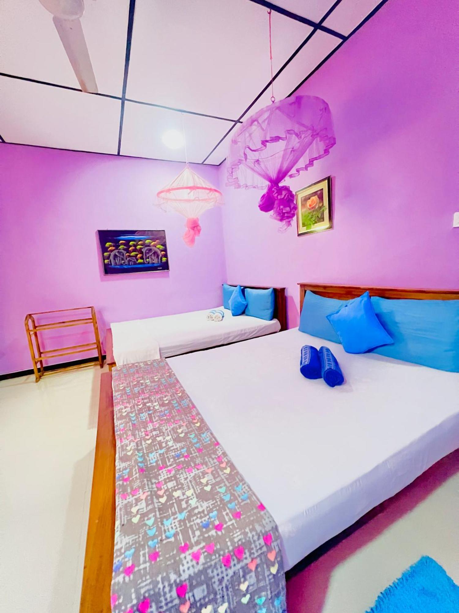 Gloriya Mathews Hotel Negombo Exterior foto